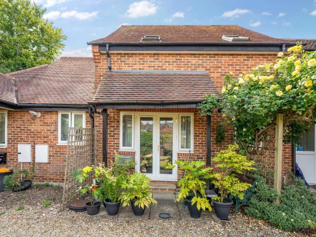 2 bedroom ground flat for sale