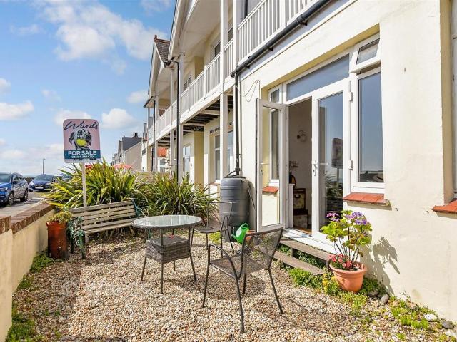 2 bedroom ground flat for sale