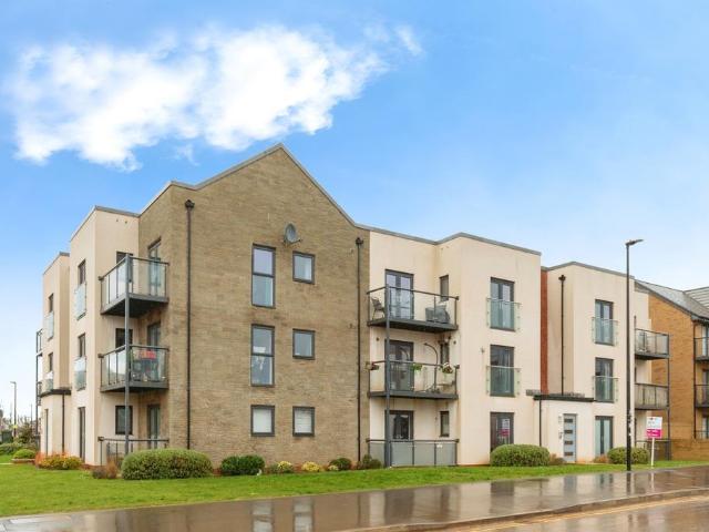 2 bedroom ground flat for sale