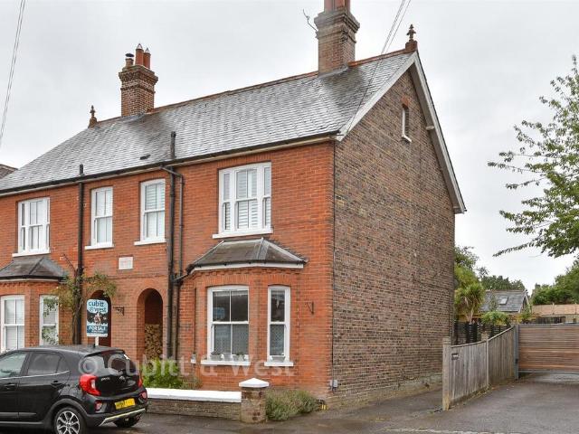 2 bedroom ground flat for sale