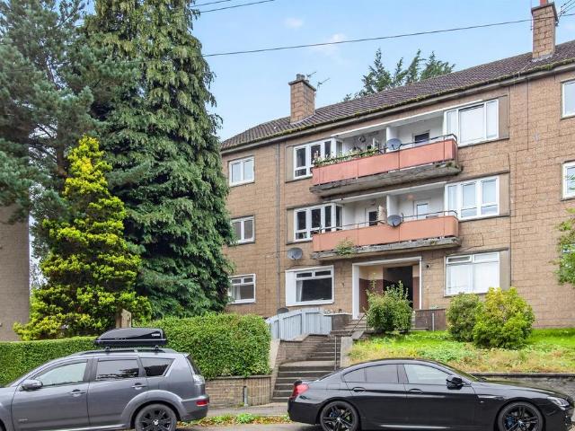 2 bedroom ground flat for sale