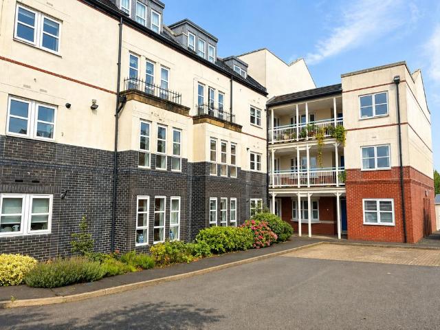 2 bedroom ground flat for sale