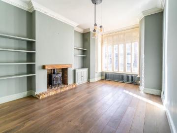 2 bedroom ground flat for sale