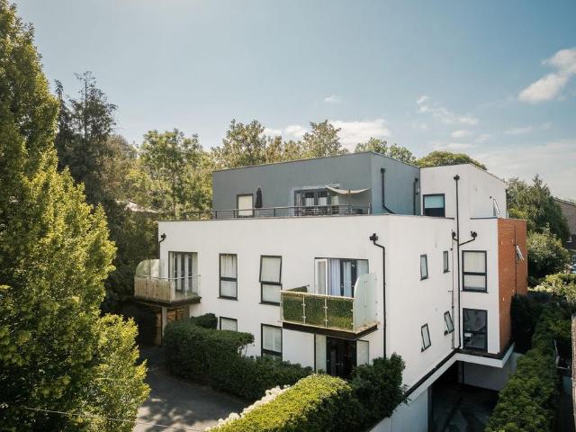 2 bedroom ground flat for sale