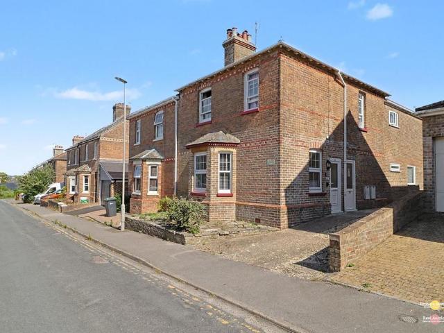 2 bedroom ground flat for sale