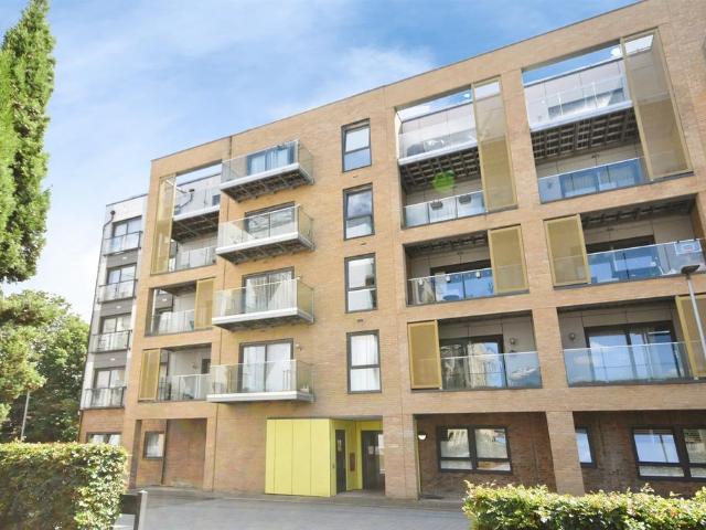 2 bedroom ground flat for sale