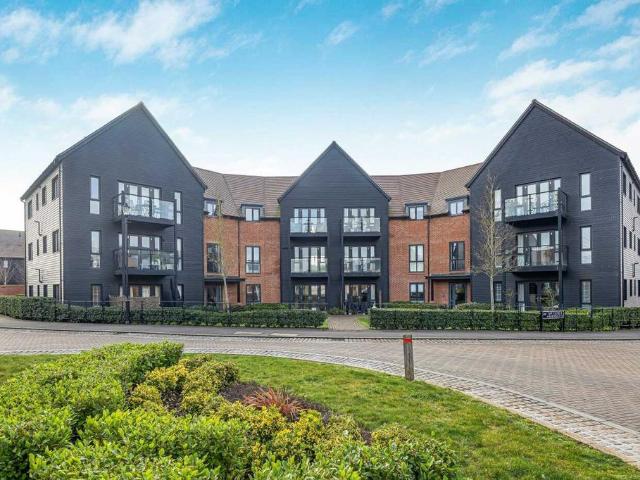 2 bedroom ground flat for sale