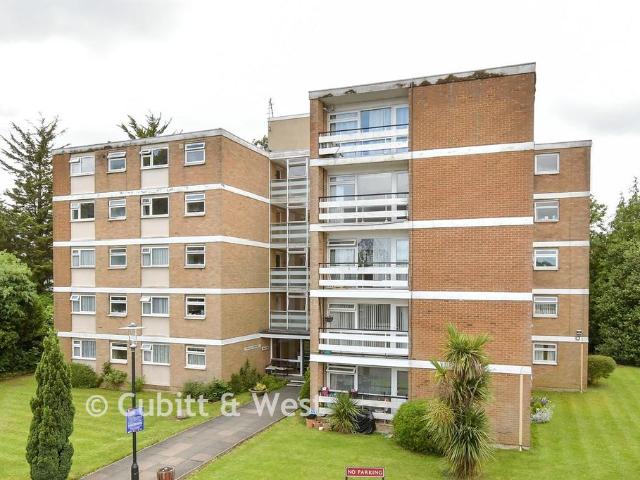 2 bedroom ground flat for sale