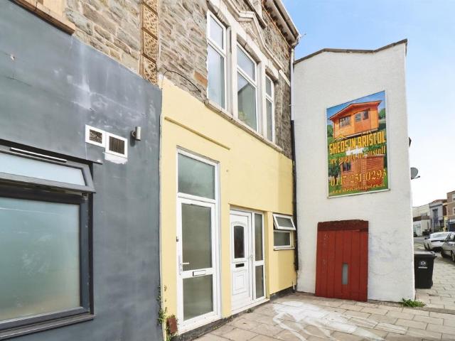 2 bedroom ground flat for sale