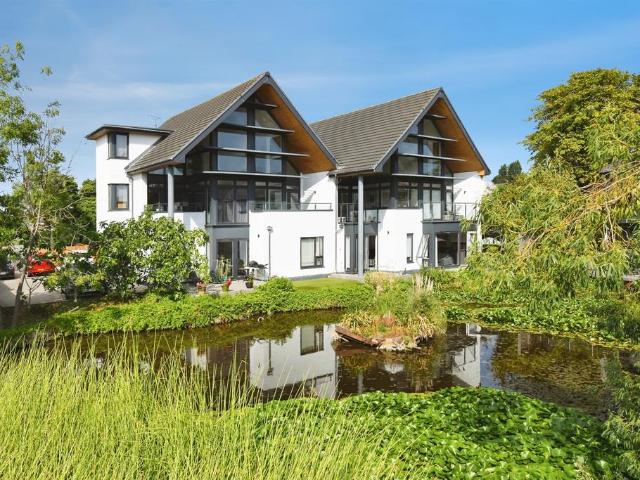 2 bedroom ground flat for sale