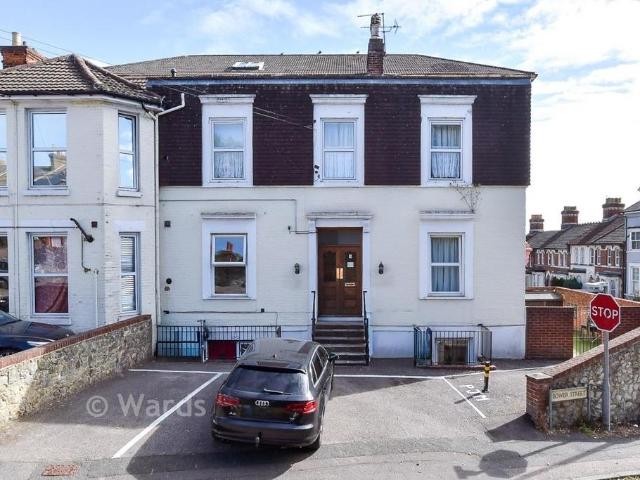 2 bedroom ground flat for sale