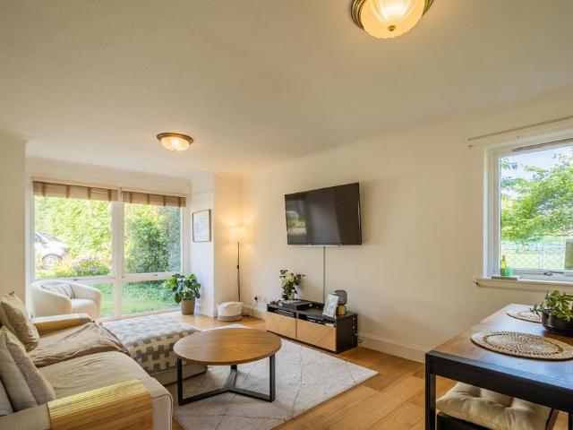 2 bedroom ground flat for sale