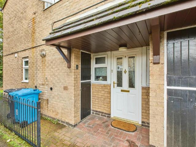 2 bedroom ground flat for sale
