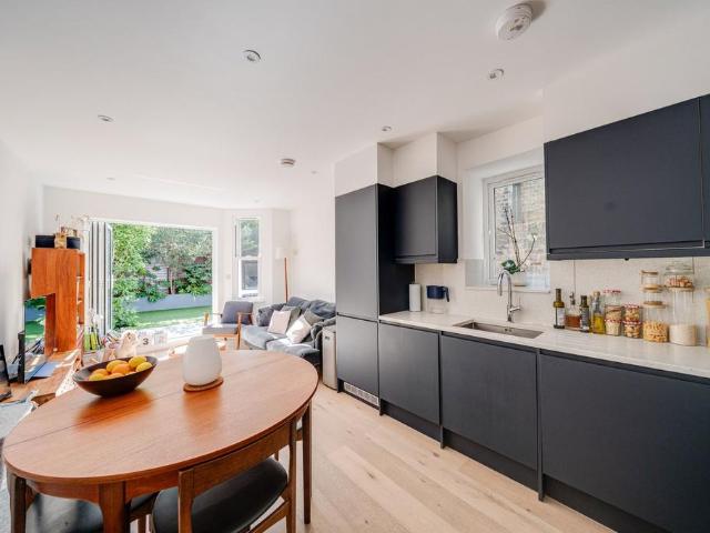 2 bedroom ground flat for sale