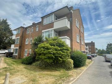 2 bedroom ground flat for sale