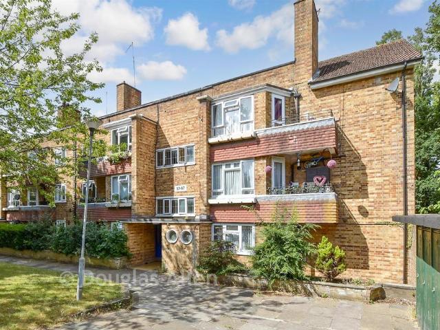 2 bedroom ground flat for sale