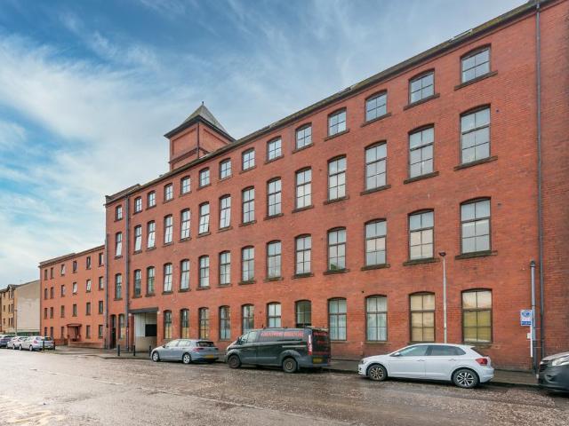2 bedroom ground flat for sale