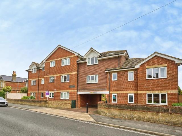 2 bedroom ground flat for sale