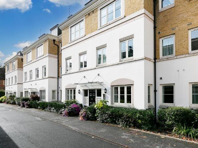 2 bedroom ground flat for sale