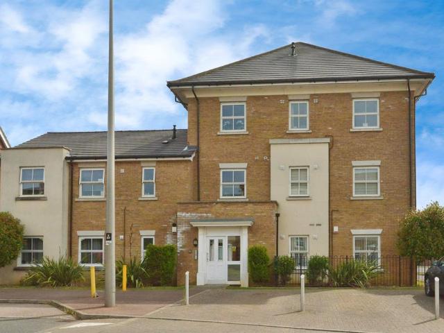 2 bedroom ground flat for sale