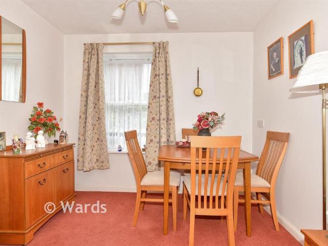 2 bedroom ground flat for sale