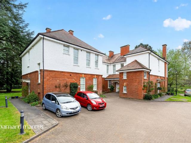 2 bedroom ground flat for sale