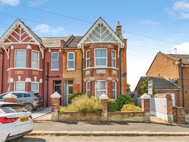 2 bedroom ground flat for sale