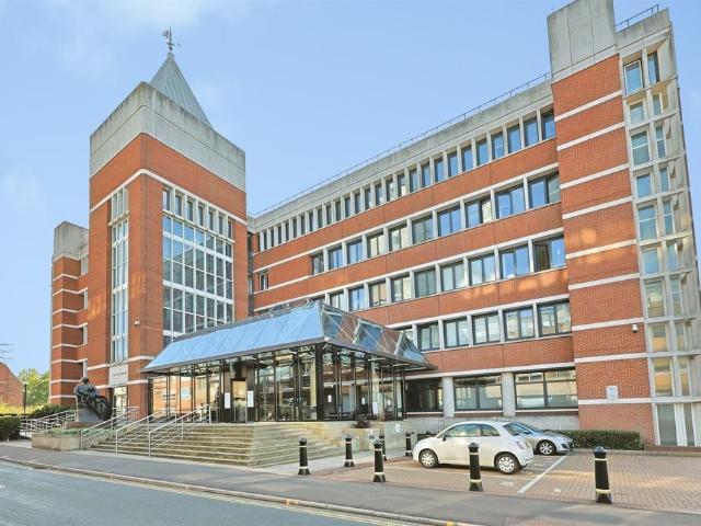 2 bedroom ground flat for sale
