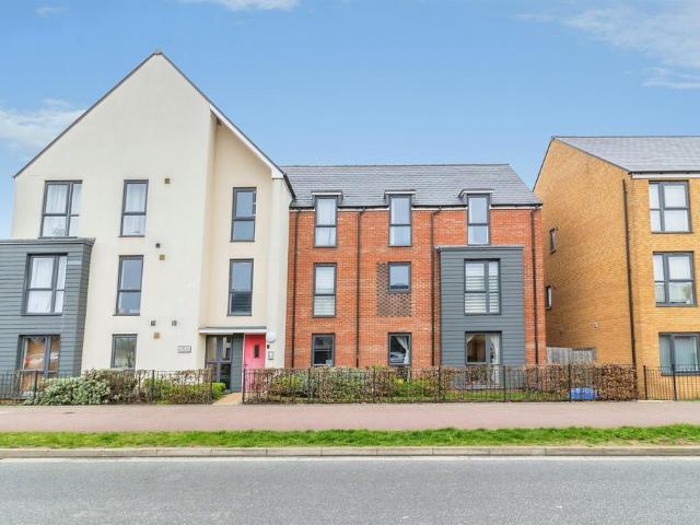 2 bedroom ground flat for sale