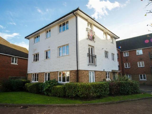 2 bedroom ground flat for sale