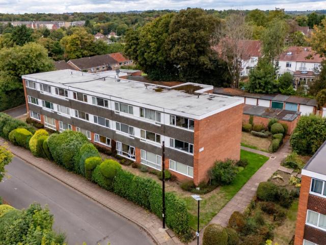 2 bedroom ground flat for sale