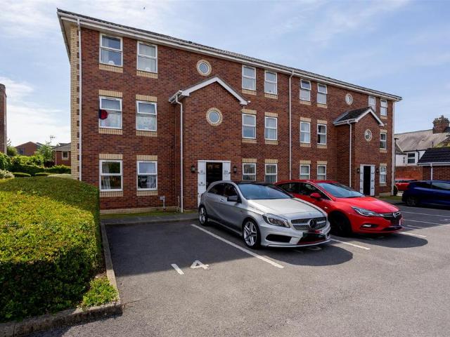2 bedroom ground flat for sale