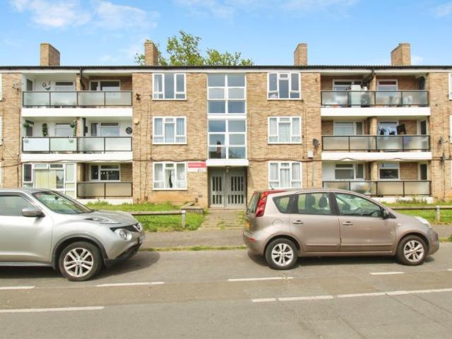 2 bedroom ground flat for sale