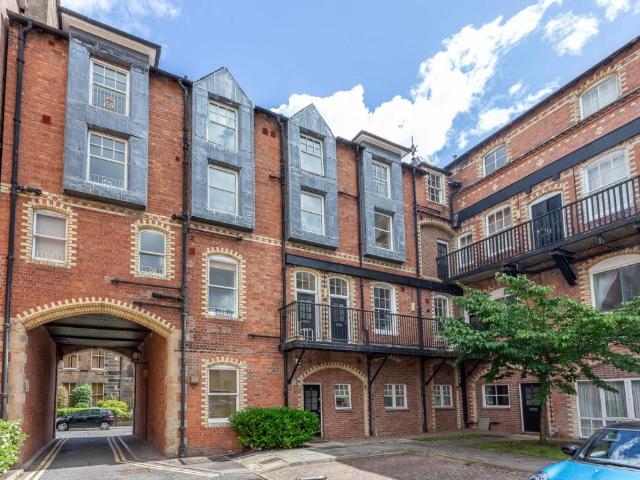 2 bedroom ground flat for sale