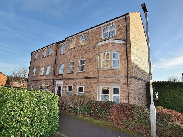 2 bedroom ground flat for sale