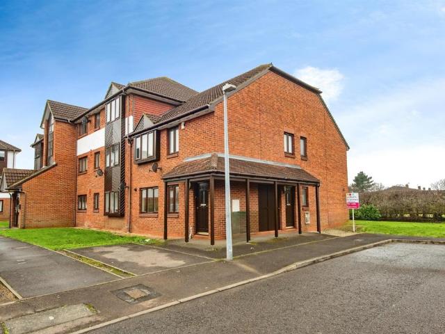2 bedroom ground flat for sale