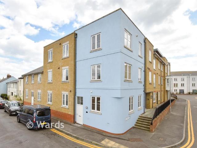 2 bedroom ground flat for sale