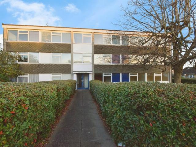 2 bedroom ground flat for sale