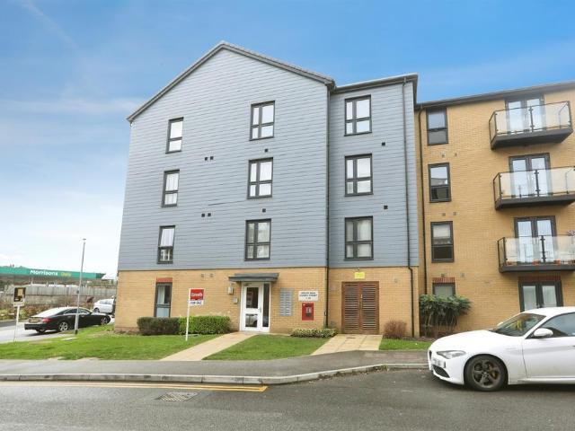 2 bedroom ground flat for sale