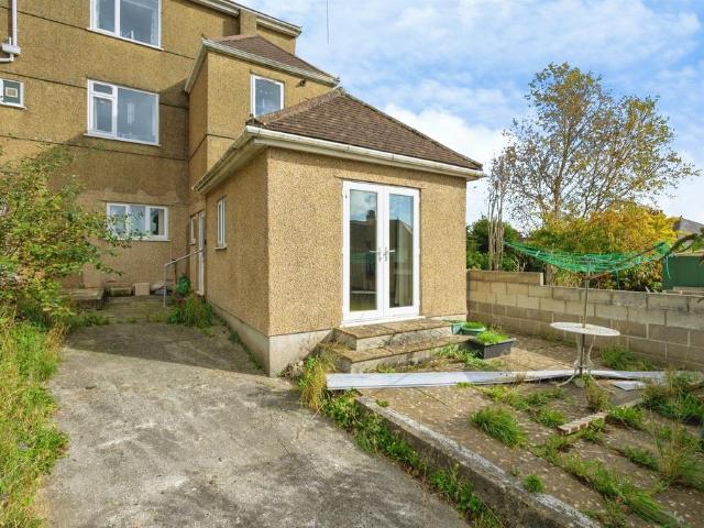 2 bedroom ground flat for sale