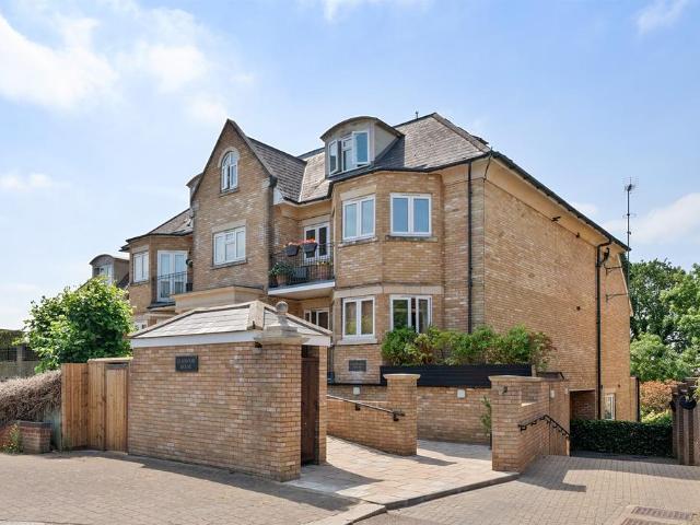 2 bedroom ground flat for sale