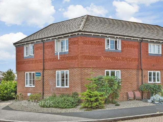 2 bedroom ground flat for sale