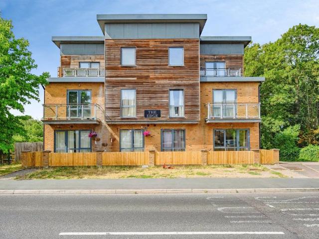2 bedroom ground flat for sale