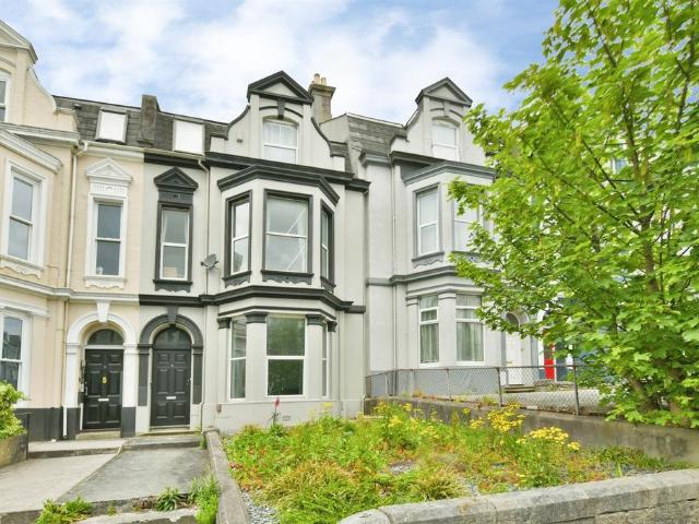 3 bedroom ground flat for sale