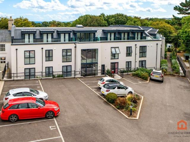 2 bedroom ground flat for sale