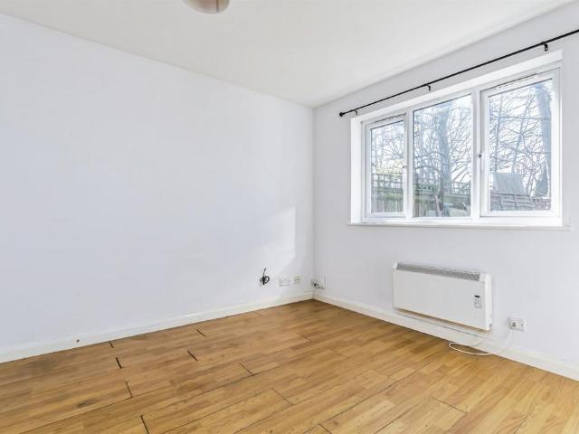 2 bedroom ground flat for sale