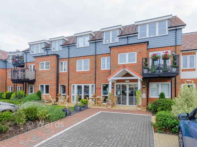 2 bedroom ground flat for sale