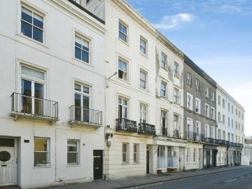 2 bedroom ground flat for sale