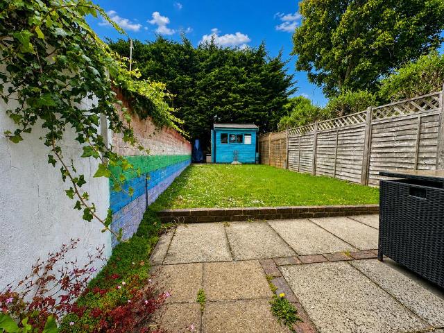 2 bedroom ground flat for sale