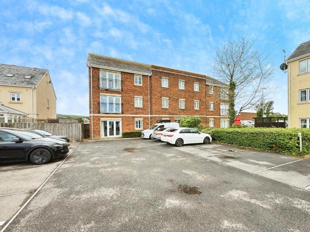 2 bedroom ground flat for sale